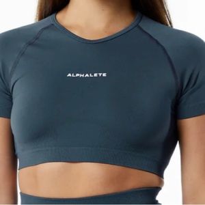 AMPLIFY V-NECK CROP TOP